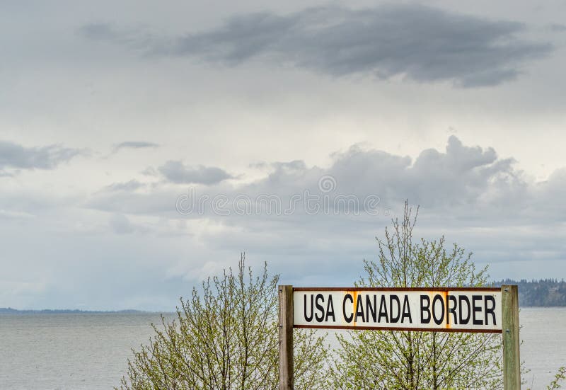 14 de abril de 2019 - Surrey, Columbia Británica: Muestra de frontera ferroviaria de BNRR LOS E.E.U.U. Canadá imagen de archivo libre de regalías 14 de abril de 2019 - Surrey, Columbia Británica: Muestra de frontera ferroviaria de BNRR LOS E.E.U.U. Canadá imagen de archivo libre de regalías