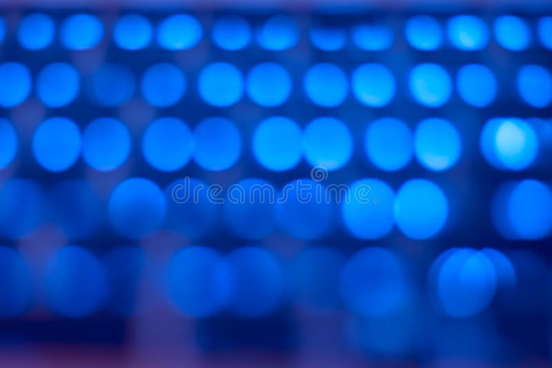 De abstracte achtergrond van aqua blauwgroene bokeh met zachte nadruklichten in rijen stock illustratie De abstracte achtergrond van aqua blauwgroene bokeh met zachte nadruklichten in rijen stock illustratie