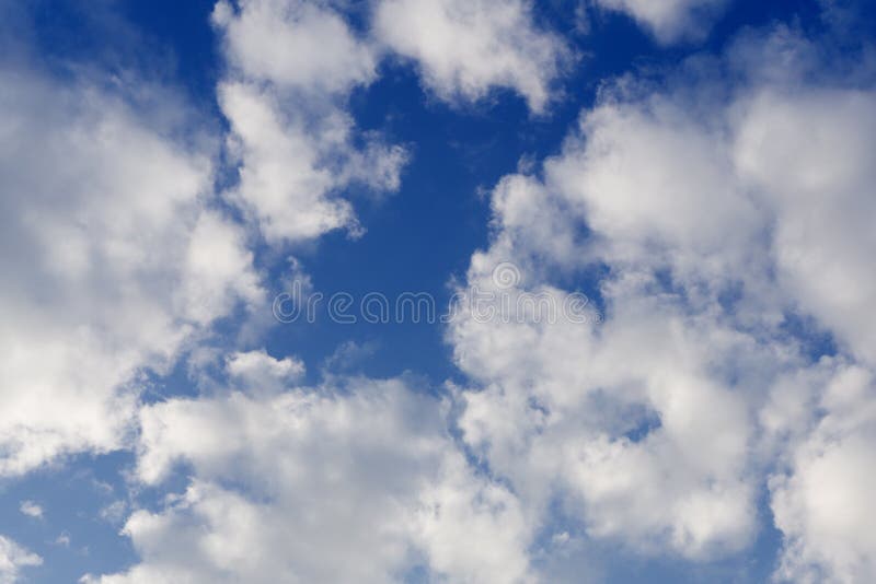 De abstracte daling van de achtergrondkleureninkt in water, motie het wervelen Blauwe wolk van verf op wit stock afbeeldingen De abstracte daling van de achtergrondkleureninkt in water, motie het wervelen Blauwe wolk van verf op wit stock afbeeldingen