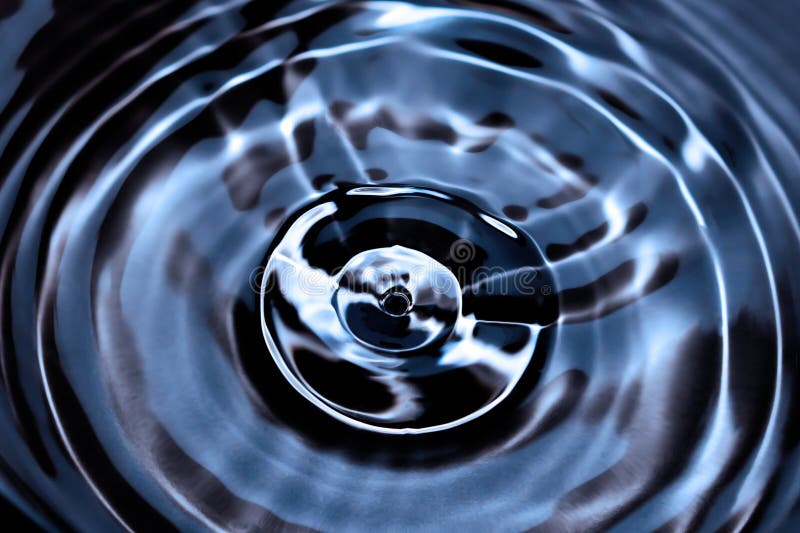 De abstracte donkere achtergrond van de Waterdaling royalty-vrije stock foto De abstracte donkere achtergrond van de Waterdaling royalty-vrije stock foto