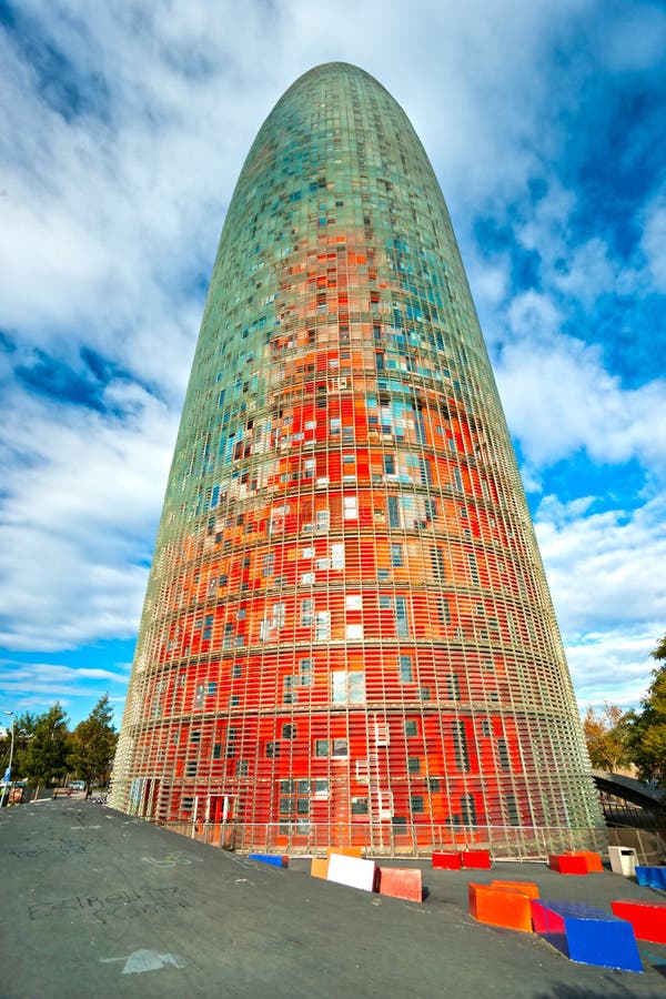 De Toren, Barcelona, Redactionele Afbeelding - Image of modernisme, jeans: 22565515