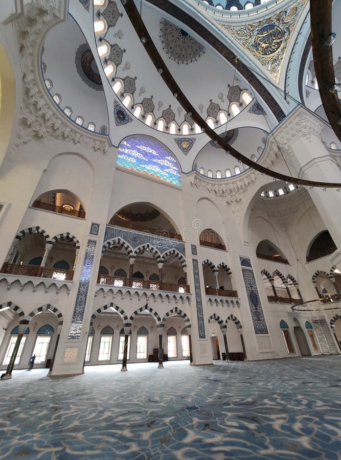 4 de agosto de 19 opinião do pátio da MESQUITA de CAMLICA em Istambul, Turquia A mesquita de Camlica ? a mesquita a mais grande d fotos de stock 4 de agosto de 19 opinião do pátio da MESQUITA de CAMLICA em Istambul, Turquia A mesquita de Camlica ? a mesquita a mais grande d fotos de stock