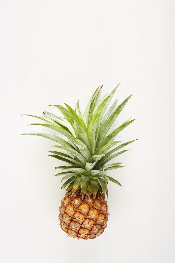 De Ananas wit hout van het de zomerconcept stock fotografie