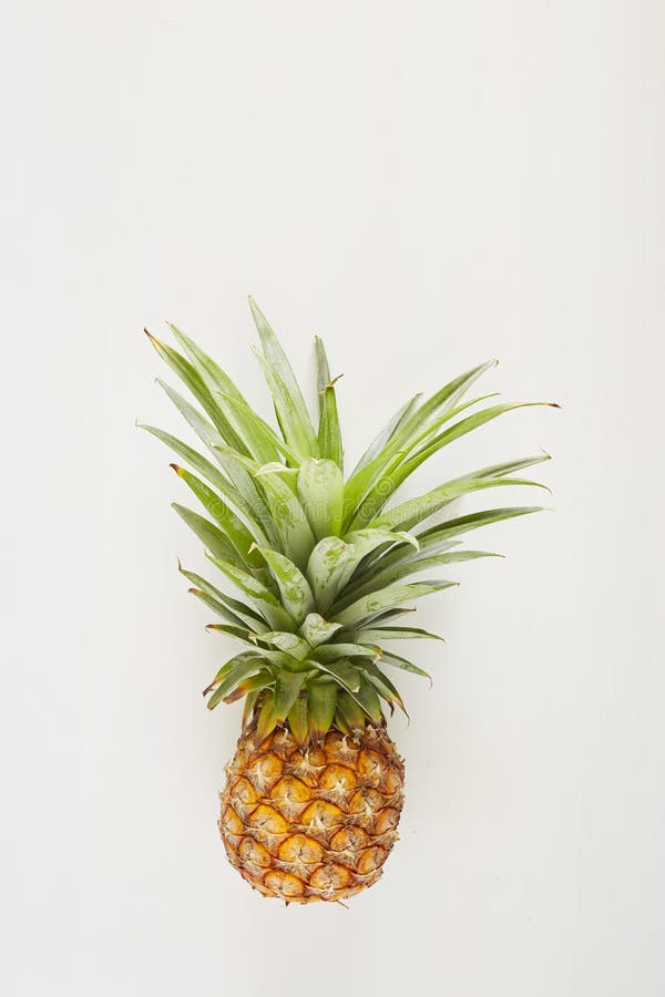 De Ananas wit hout van het de zomerconcept royalty-vrije stock afbeelding