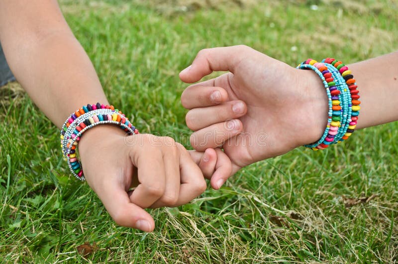 De armbanden van de vriendschap stock foto De armbanden van de vriendschap stock foto