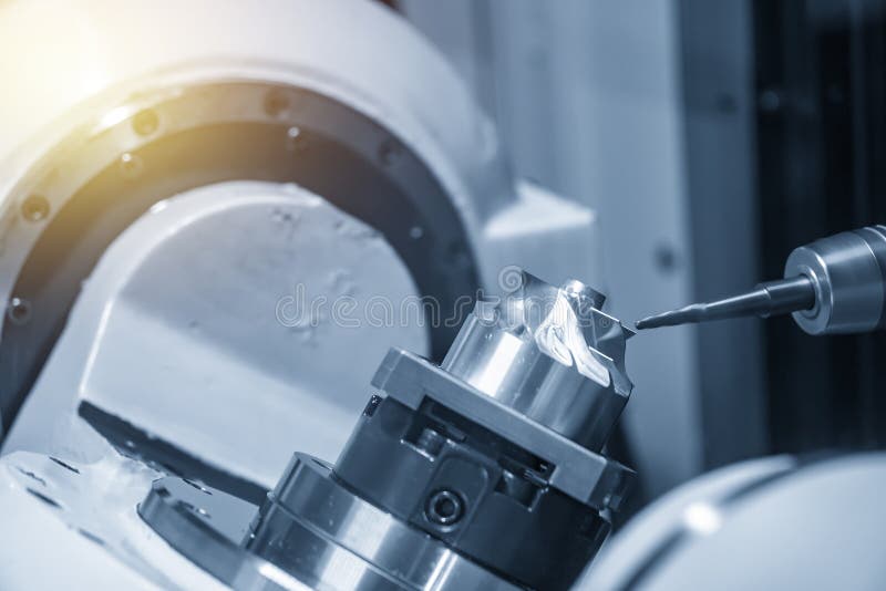 De 5-assige CNC-freesmachine snijdt lucht- en ruimtevaartonderdelen stock fotografie