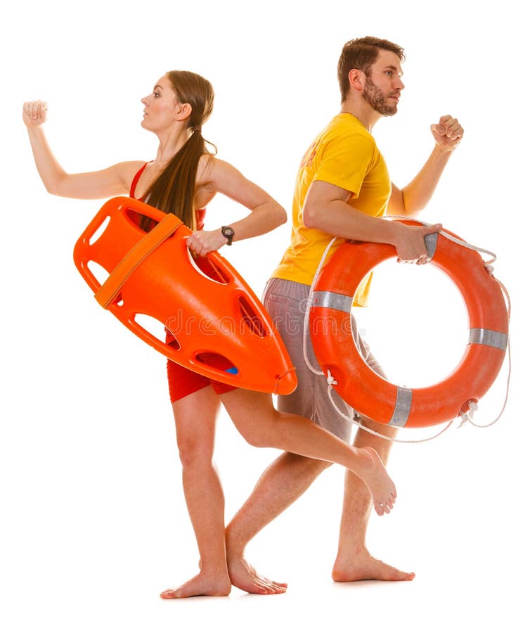 De badmeesters die met redding lopen bellen boei op plicht stock foto De badmeesters die met redding lopen bellen boei op plicht stock foto