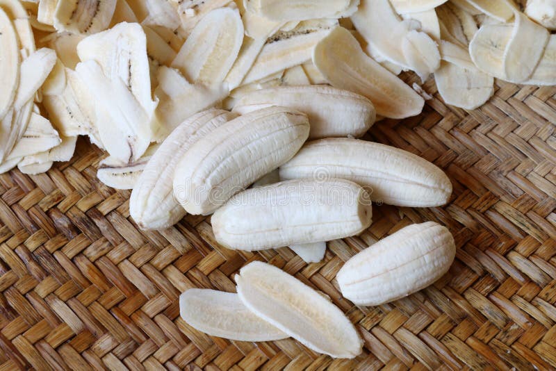De banaan pelde Plak dun, Ruwe bananen gepelde stukken velen, de textuurachtergrond van de Banaanstapel, Banaan gepelde rij stock foto's De banaan pelde Plak dun, Ruwe bananen gepelde stukken velen, de textuurachtergrond van de Banaanstapel, Banaan gepelde rij stock foto's