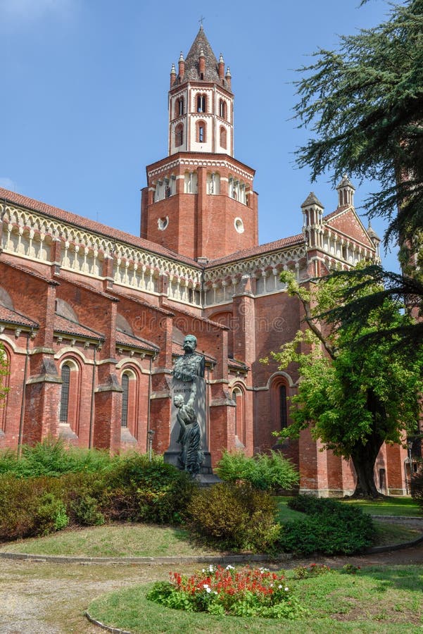 De Basiliek van Sant ` Andrea in Bercelli op Italië royalty-vrije stock foto De Basiliek van Sant ` Andrea in Bercelli op Italië royalty-vrije stock foto
