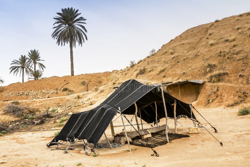 De Berber-tent in de woestijn van de Sahara, Afrika stock foto De Berber-tent in de woestijn van de Sahara, Afrika stock foto