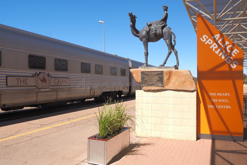 De beroemde Ghan-spoorweg bij de Alice Springs-terminal stock foto De beroemde Ghan-spoorweg bij de Alice Springs-terminal stock foto