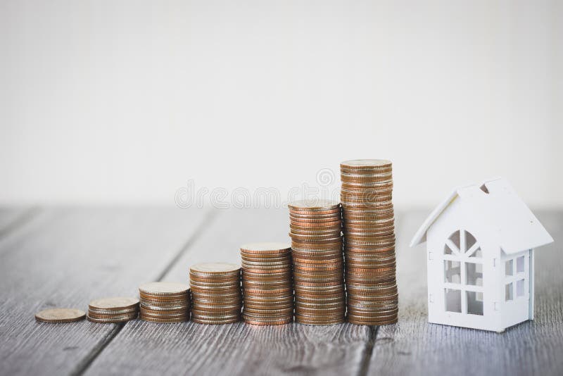 De bezitsinvestering en het financiële concept van de huishypotheek, Huis beschermen, Verzekering Met exemplaarruimte voor uw tek royalty-vrije stock afbeeldingen De bezitsinvestering en het financiële concept van de huishypotheek, Huis beschermen, Verzekering Met exemplaarruimte voor uw tek royalty-vrije stock afbeeldingen