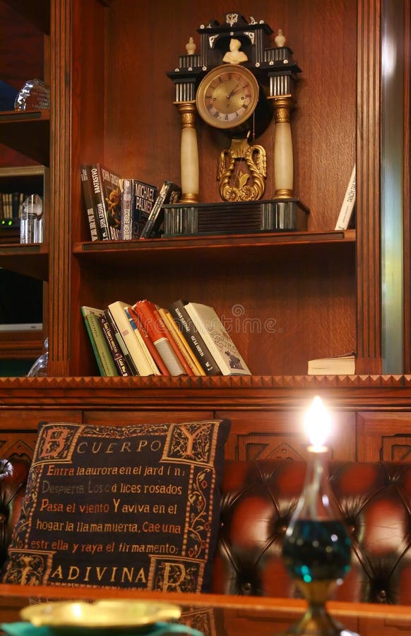 De bibliotheek van het huis royalty-vrije stock afbeelding De bibliotheek van het huis royalty-vrije stock afbeelding