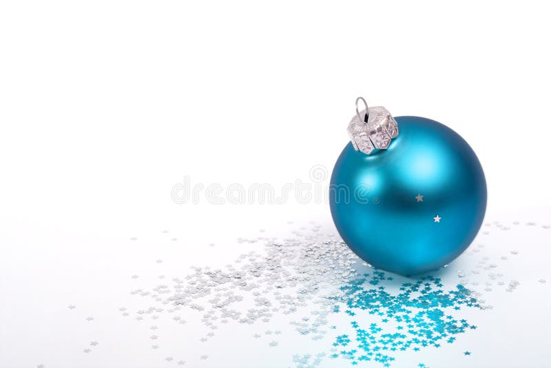 De blauwe snuisterij van Kerstmis en zilveren sterren