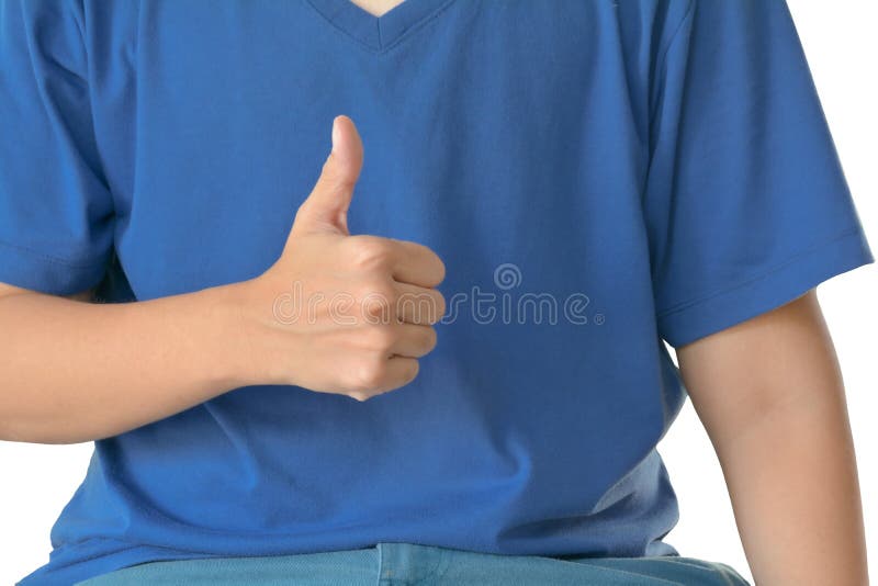 De blauwe t-shirt neemt hand met duim op die omhoog op witte achtergrond wordt geïsoleerd O.K. teken en gelijkaardig concept royalty-vrije stock fotografie De blauwe t-shirt neemt hand met duim op die omhoog op witte achtergrond wordt geïsoleerd O.K. teken en gelijkaardig concept royalty-vrije stock fotografie