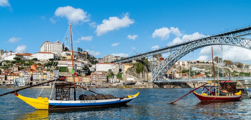 De boten van Typicallrabelo, de boten van de havenwijn op Rio Douro royalty-vrije stock fotografie De boten van Typicallrabelo, de boten van de havenwijn op Rio Douro royalty-vrije stock fotografie