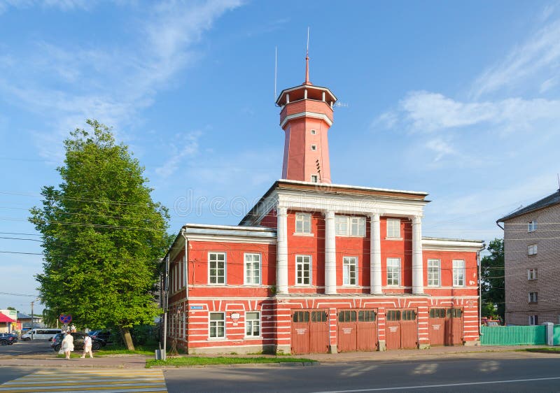 De bouw van brandweerkorps met watchtower, Uglich, Rusland stock foto De bouw van brandweerkorps met watchtower, Uglich, Rusland stock foto