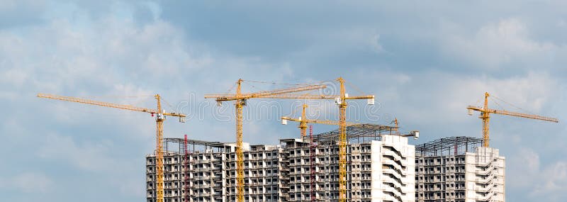 De bouw van de toren crain bouw in blauwe hemel stock afbeelding De bouw van de toren crain bouw in blauwe hemel stock afbeelding