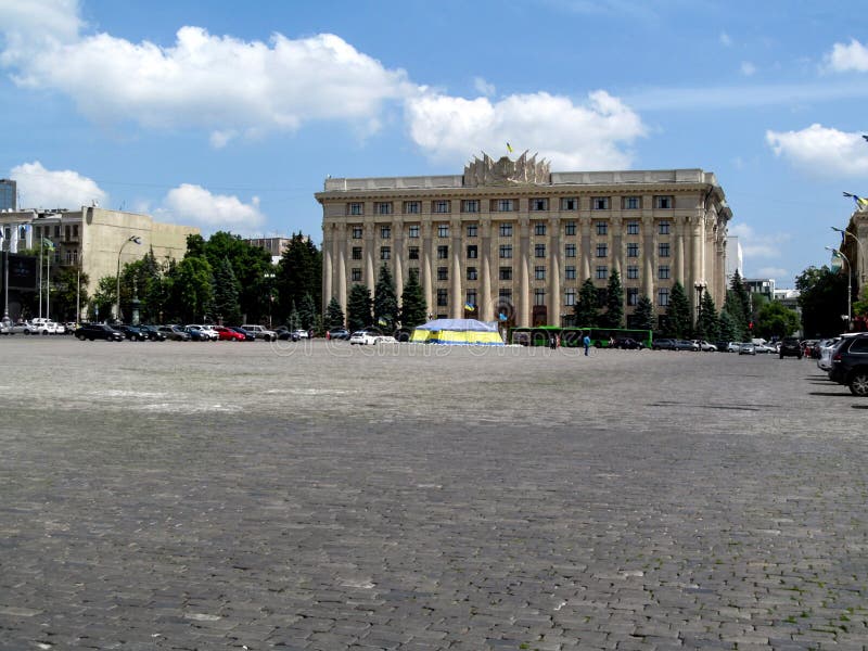 De bouw van het Kharkiv-Beleid van de Staat van het Gebied op het Svobody-vierkant, Kharkov, de Oekraïne stock foto De bouw van het Kharkiv-Beleid van de Staat van het Gebied op het Svobody-vierkant, Kharkov, de Oekraïne stock foto