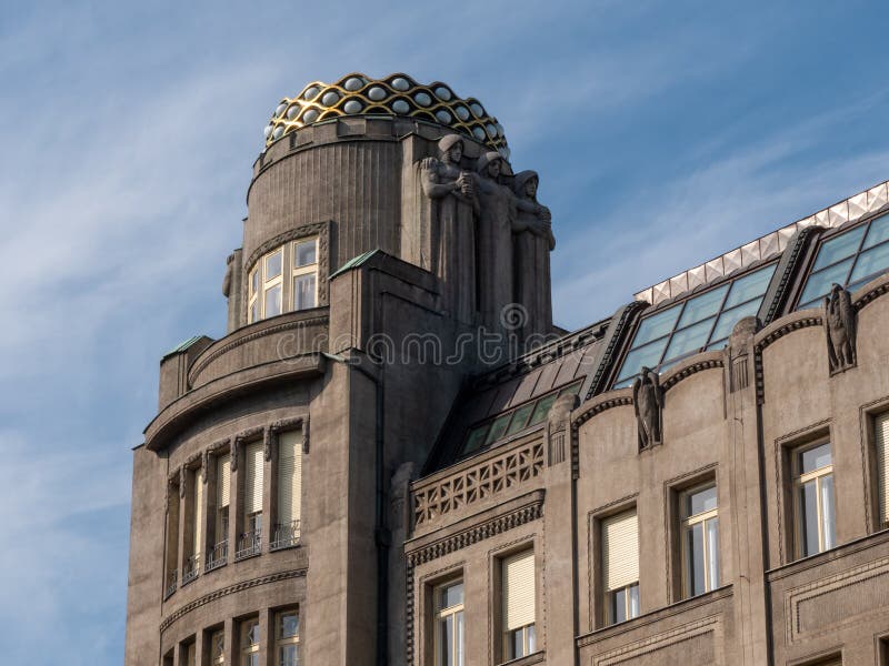 De Bouw van het kroonpaleis in Praag, Tsjechische Republiek stock fotografie De Bouw van het kroonpaleis in Praag, Tsjechische Republiek stock fotografie