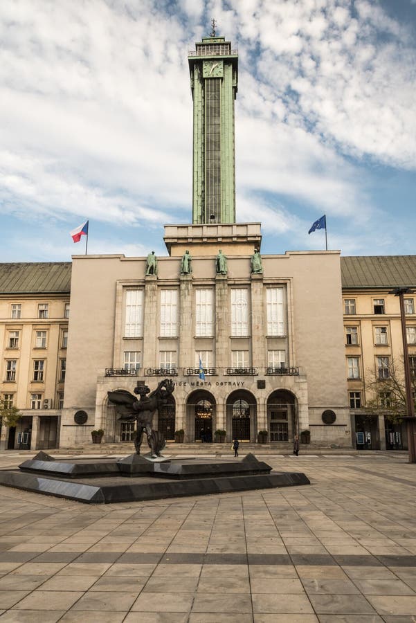 de bouw van het stadhuis van Novaradnice in Ostrava ciy in Tsjechische republiek royalty-vrije stock fotografie de bouw van het stadhuis van Novaradnice in Ostrava ciy in Tsjechische republiek royalty-vrije stock fotografie