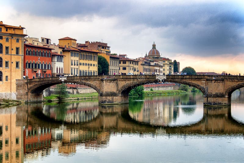 De brug Ponte Santa Trinita in Florence royalty-vrije stock foto's De brug Ponte Santa Trinita in Florence royalty-vrije stock foto's