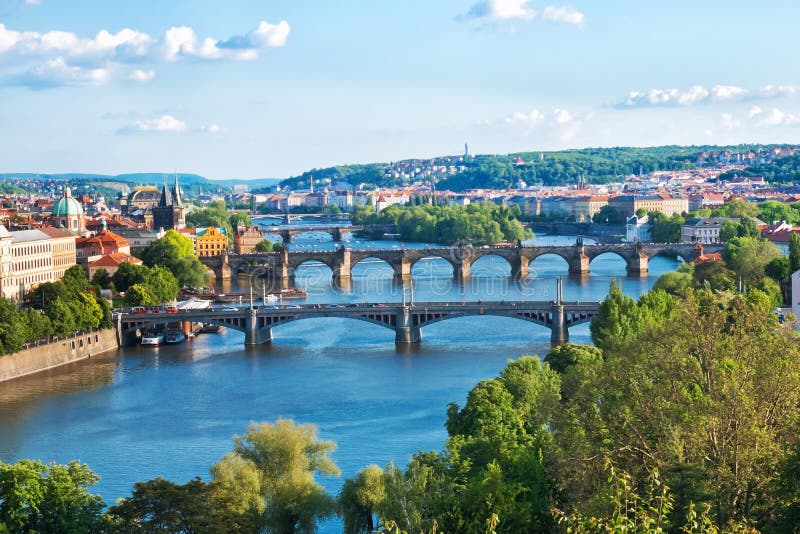 De bruggen van Praag Tsjechische Republiek stock foto's De bruggen van Praag Tsjechische Republiek stock foto's