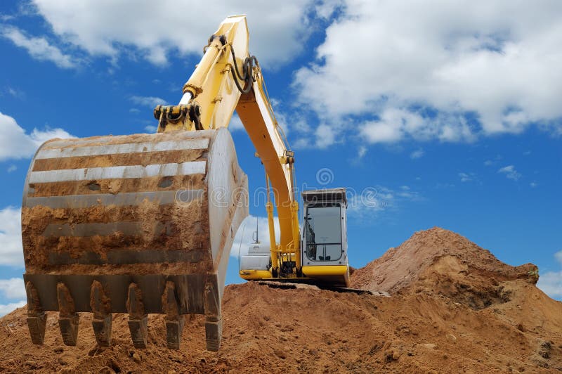 De bulldozer van de Lader voor graafmachines met grote emmer stock foto's De bulldozer van de Lader voor graafmachines met grote emmer stock foto's