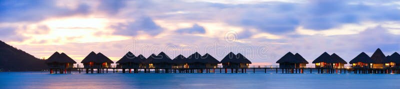 De bungalowwen van Overwater stock afbeelding De bungalowwen van Overwater stock afbeelding