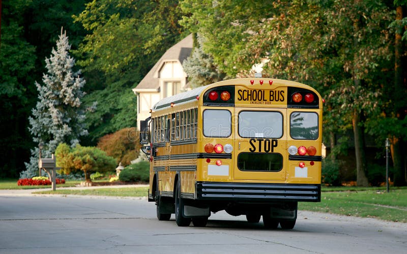 De Bus van de school in Buurt