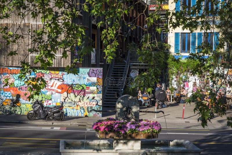 De buurt van Lesgrottes, een Boheems district in Genève, Zwitserland stock fotografie De buurt van Lesgrottes, een Boheems district in Genève, Zwitserland stock fotografie