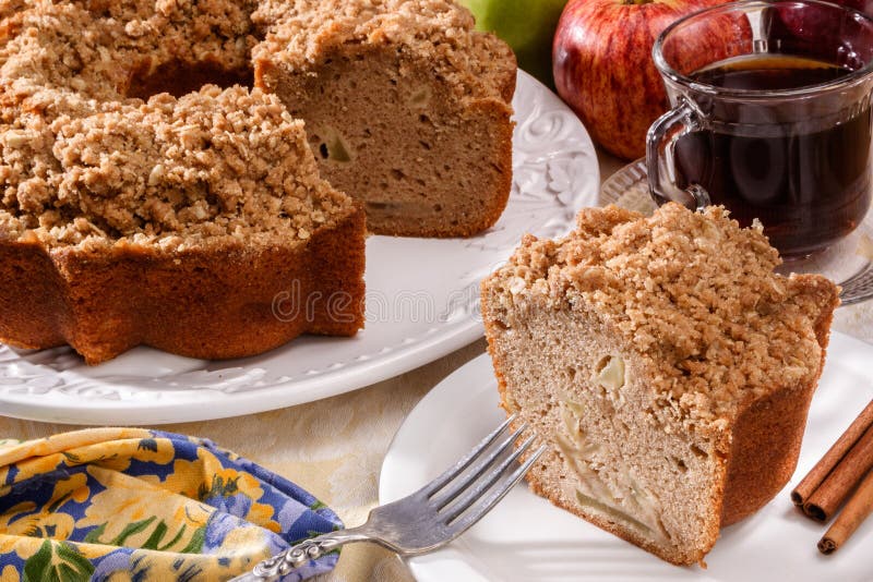 De cake van Apple bundt royalty-vrije stock foto's De cake van Apple bundt royalty-vrije stock foto's