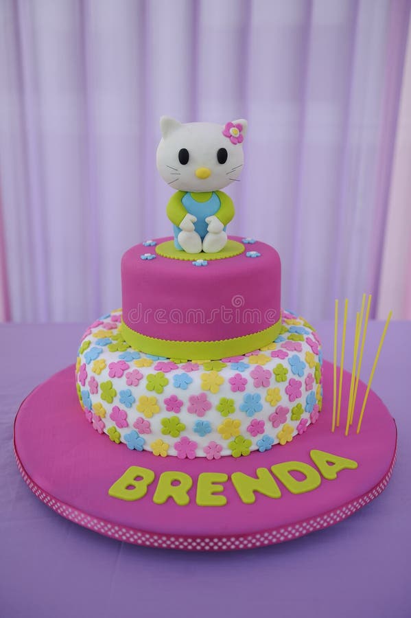 De cake van het babymeisje voor Verjaardag royalty-vrije stock afbeelding De cake van het babymeisje voor Verjaardag royalty-vrije stock afbeelding