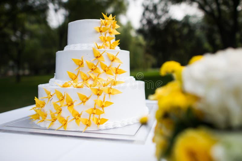 De cake van het huwelijk