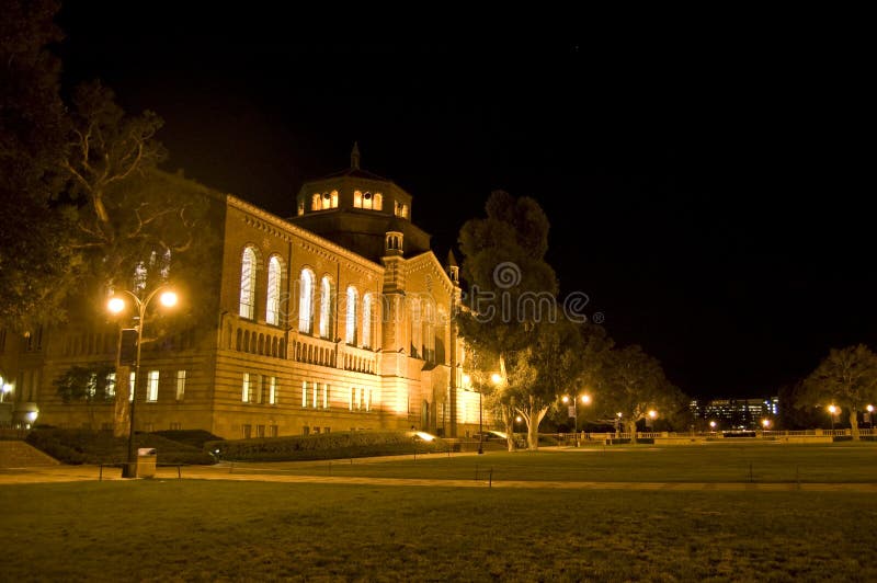 De Campus van het onderwijs bij nacht