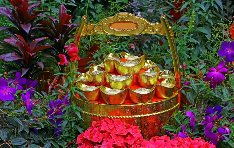 De Chinese gouden baren van fengshui en rijkdompot royalty-vrije stock foto De Chinese gouden baren van fengshui en rijkdompot royalty-vrije stock foto