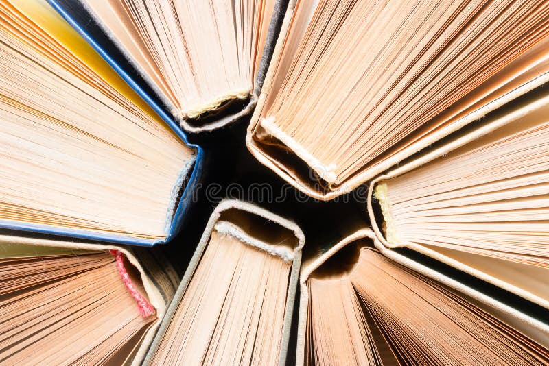 De close-up van Hardcoverboeken stock foto's De close-up van Hardcoverboeken stock foto's