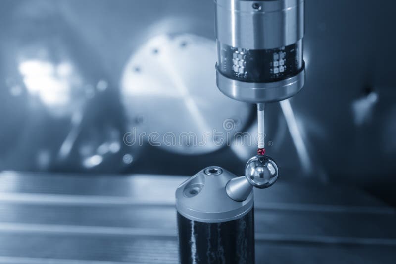 De CMM-sensor wordt bevestigd aan de spindel van de CNC-machine stock foto's