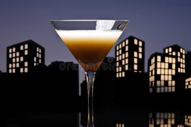 De cocktail van de Koffiemartini van de metropool stock afbeelding De cocktail van de Koffiemartini van de metropool stock afbeelding