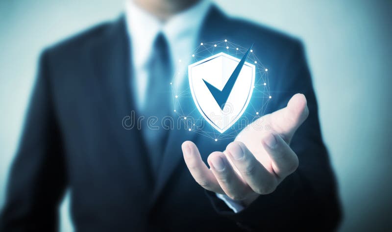 De computer en de brandkast van de beschermingsnetwerkbeveiliging uw gegevensconcept, het schildpictogram van de Zakenmanholding stock afbeeldingen De computer en de brandkast van de beschermingsnetwerkbeveiliging uw gegevensconcept, het schildpictogram van de Zakenmanholding stock afbeeldingen