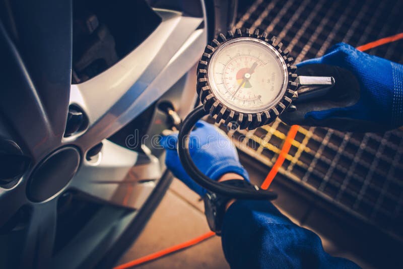 De Controle van de de Autodienst van de banddruk stock afbeeldingen De Controle van de de Autodienst van de banddruk stock afbeeldingen