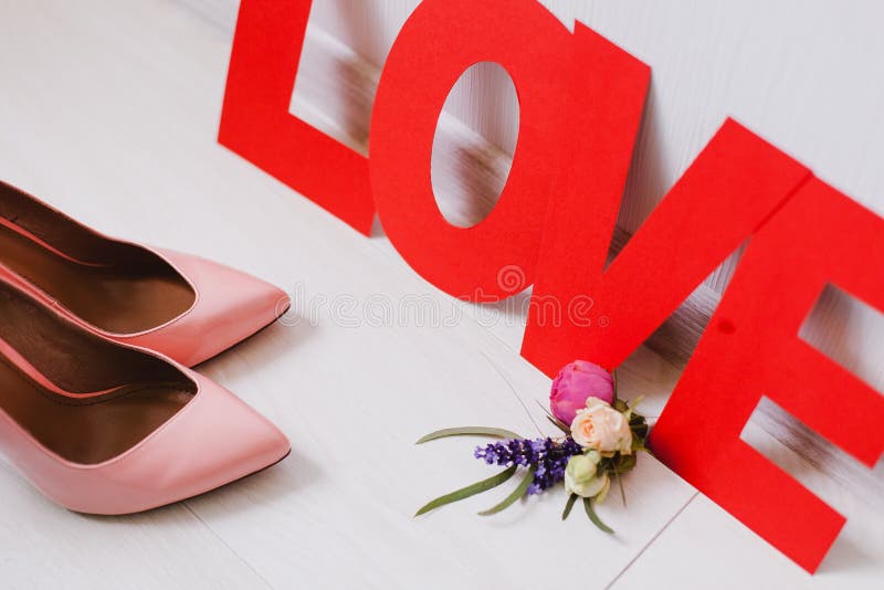 De Dagdocument van romantisch Valentine liefdeinschrijving met bloemen royalty-vrije stock fotografie De Dagdocument van romantisch Valentine liefdeinschrijving met bloemen royalty-vrije stock fotografie
