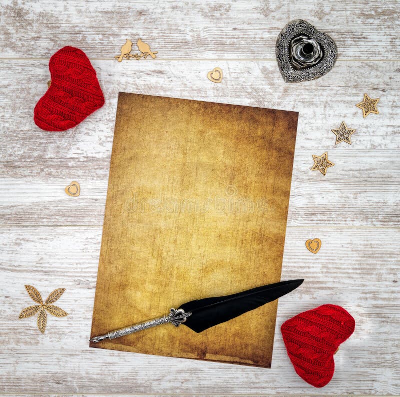 De Dagkaart van leeg uitstekend Valentine met rode knuffelharten, houten decoratie, inkt en schacht - hoogste mening stock fotografie De Dagkaart van leeg uitstekend Valentine met rode knuffelharten, houten decoratie, inkt en schacht - hoogste mening stock fotografie