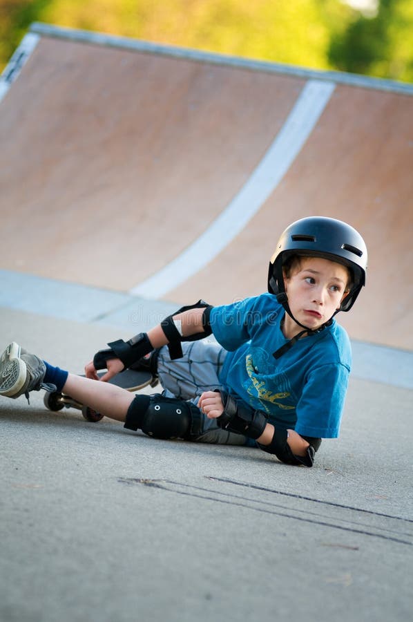 De daling van het skateboard stock afbeeldingen De daling van het skateboard stock afbeeldingen