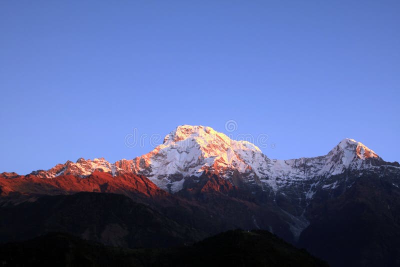 De de bergpiek van Himalayagebergte