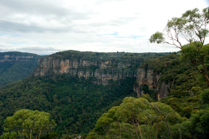 De Drie Zusters van Echo Point, Blauw Bergen Nationaal Park, NSW, Australië royalty-vrije stock foto De Drie Zusters van Echo Point, Blauw Bergen Nationaal Park, NSW, Australië royalty-vrije stock foto