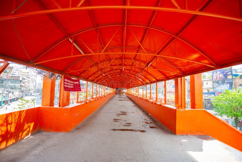 De eens overvolle Newmarket Foot Over Bridge is nu leeg in Dhaka, Bangladesh royalty-vrije stock afbeeldingen De eens overvolle Newmarket Foot Over Bridge is nu leeg in Dhaka, Bangladesh royalty-vrije stock afbeeldingen