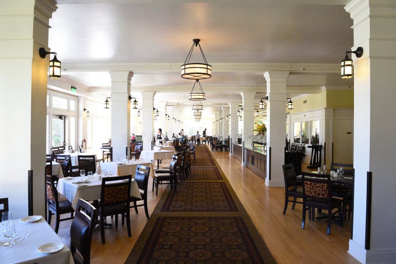 De Eetkamer van het Meerhotel royalty-vrije stock afbeeldingen De Eetkamer van het Meerhotel royalty-vrije stock afbeeldingen