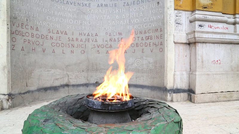 De Eeuwige vlam in Sarajevo, een gedenkteken aan de militaire en burgerlijke slachtoffers van Wereldoorlog Twee