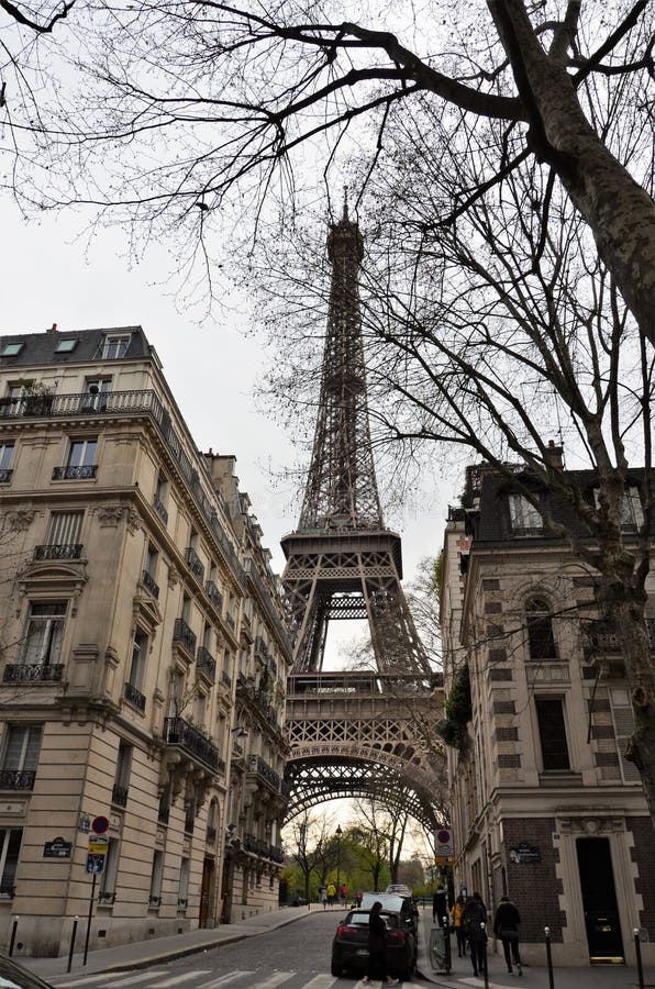 De eiffeltoren in parijs in frankrijk stock afbeeldingen